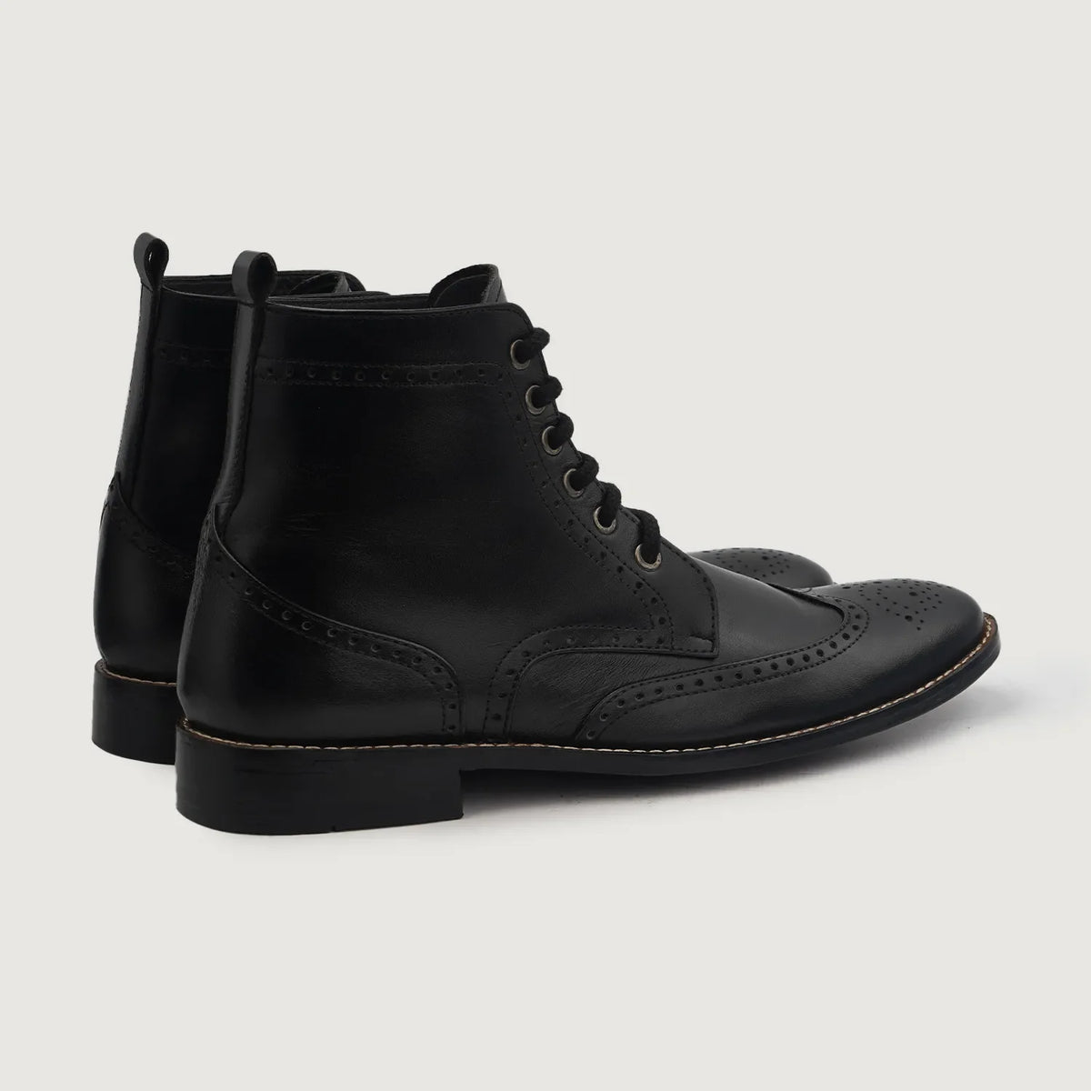 Duster Brogues Derby Negro Botas de cuero para Hombre For Men - Vista lateral mostrando el corte ergonómico de mangas