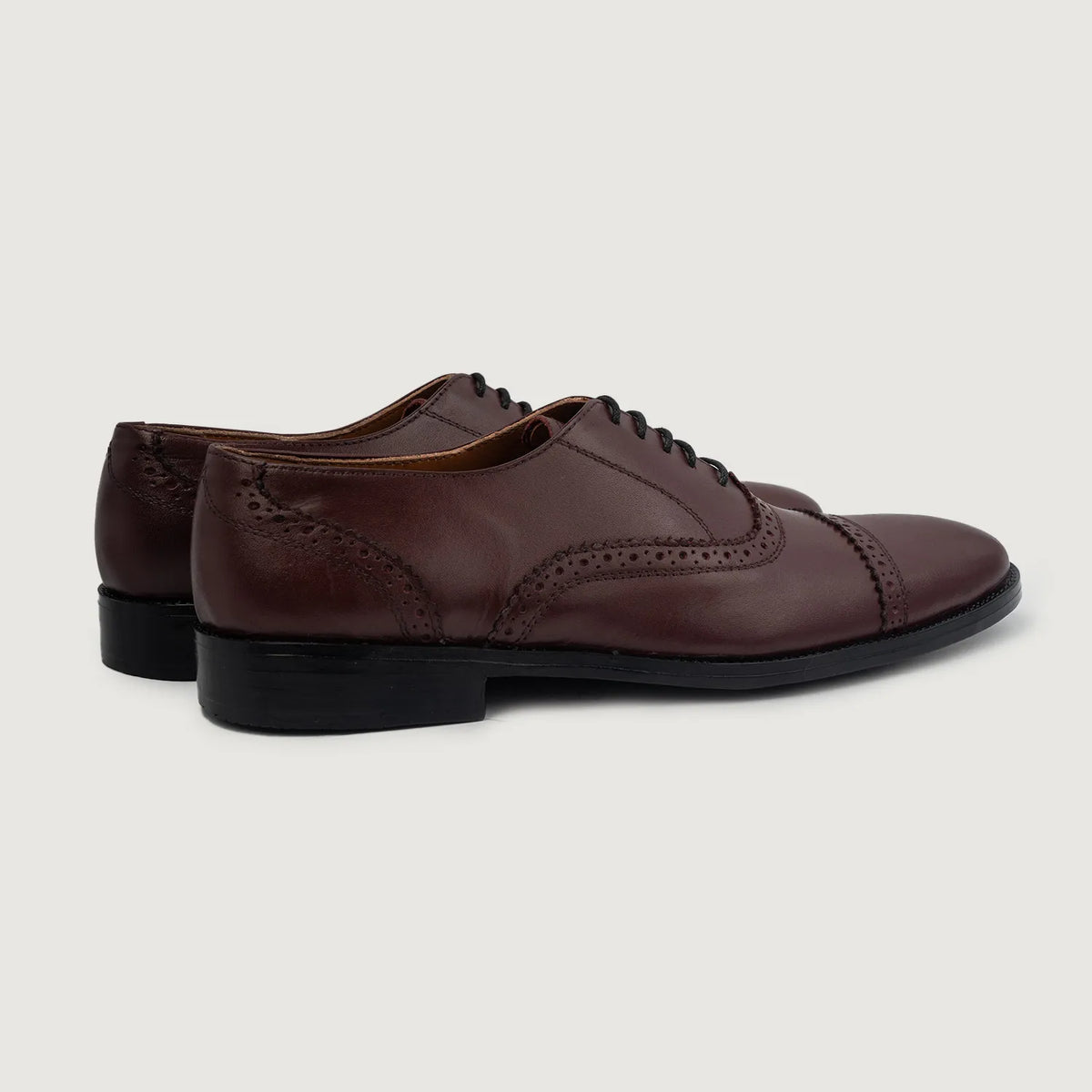 High-Traction Rubber Outsole & Lug Tread Pattern on Grisson Brogues Oxford Granate Zapatos de cuero para Hombre For Men