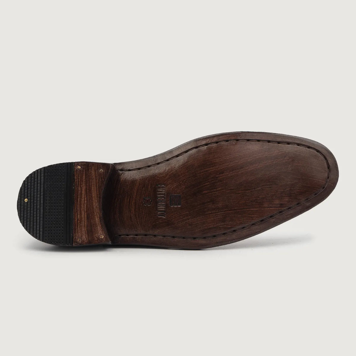 High-Traction Rubber Outsole & Lug Tread Pattern on Clarkson Chelsea Negro Suede Botas de cuero para Hombre For Men