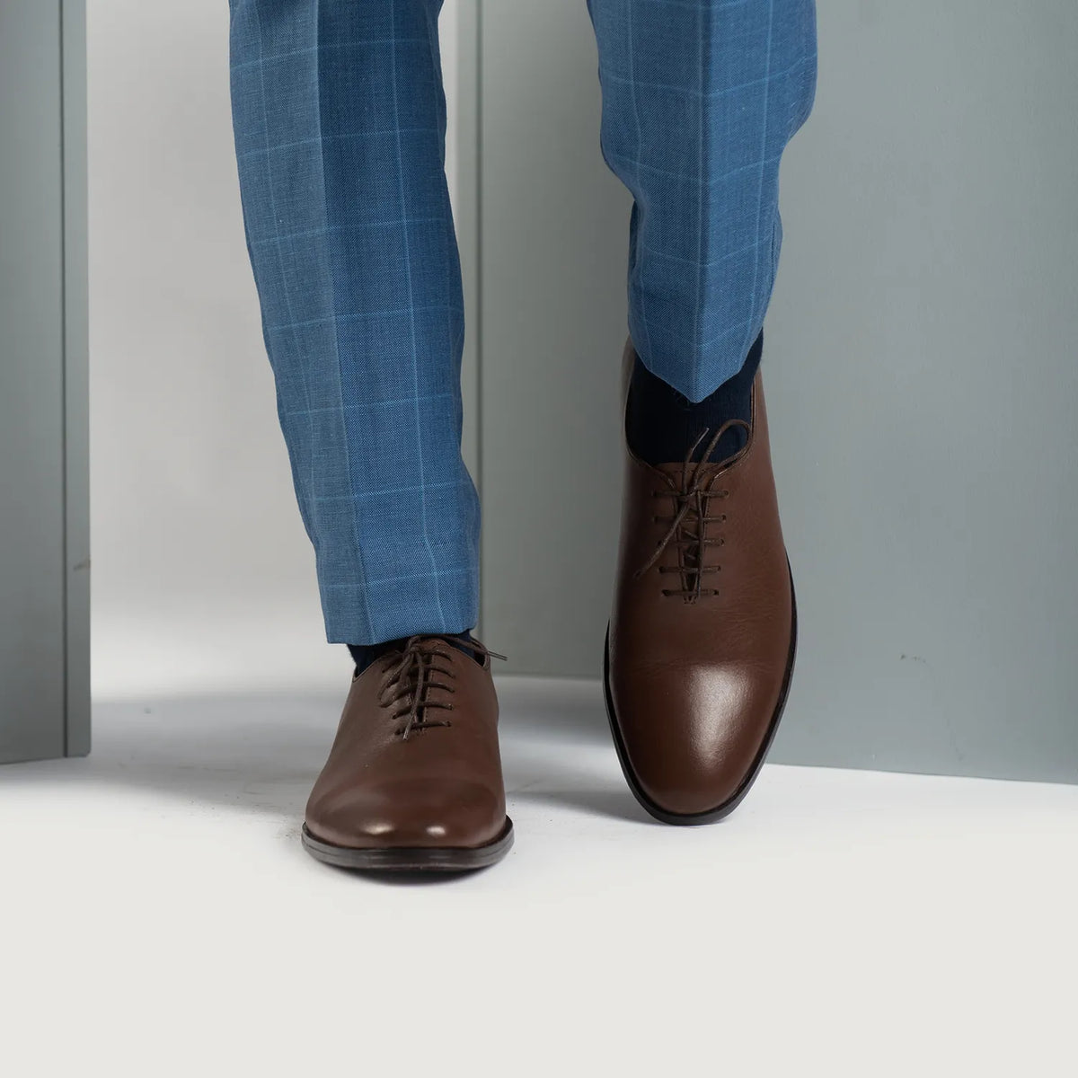 Tailored Rib Cuffs & Hem Craftsmanship Construction Detail on Director Wholecut Marrón Zapatos de cuero para Hombre For Men