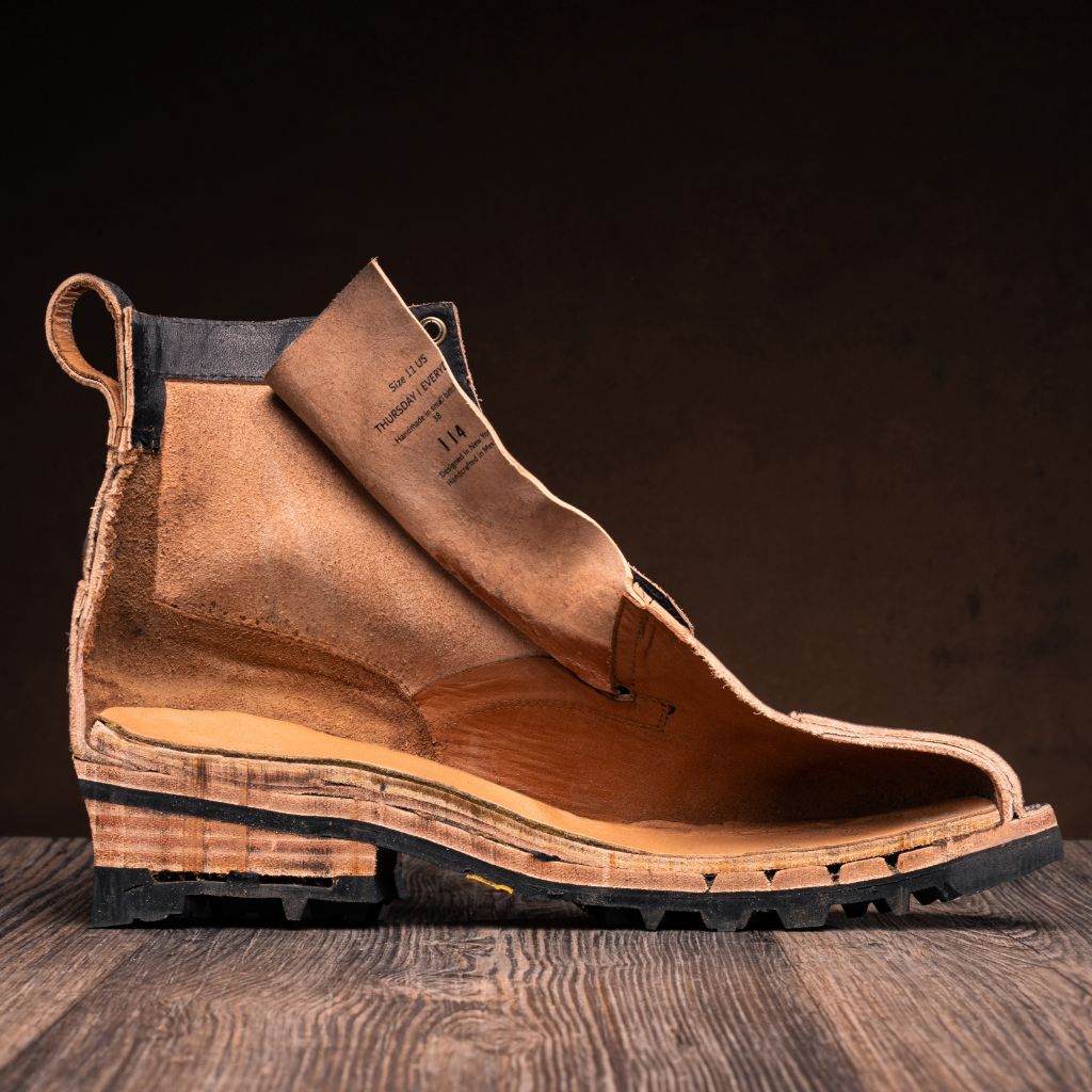 High-Traction Rubber Outsole & Lug Tread Pattern on Challenger Sésamo Doble Botas de cuero para Hombre