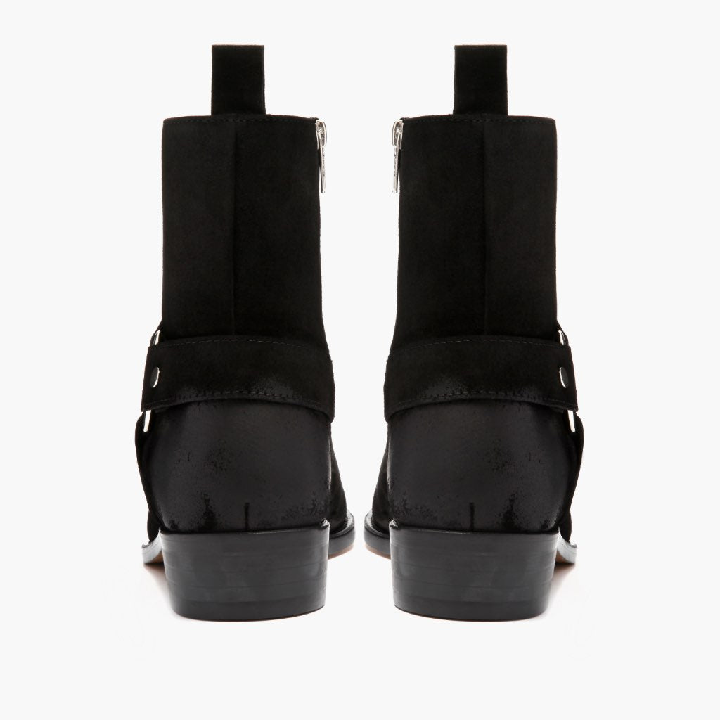 High-Traction Rubber Outsole & Lug Tread Pattern on Harness Negro Suede Botas de cuero para Hombre