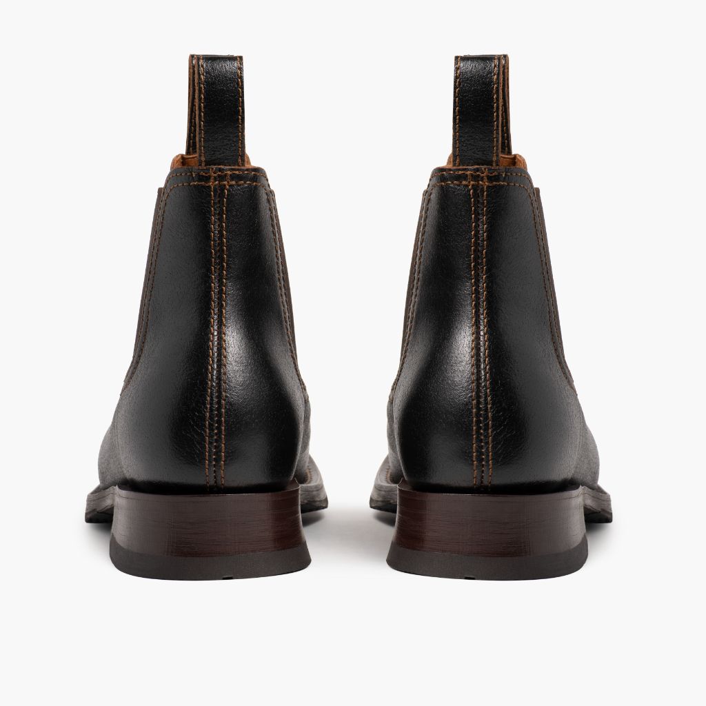 High-Traction Rubber Outsole & Lug Tread Pattern on Journeyman Cacao Botas de cuero para Hombre