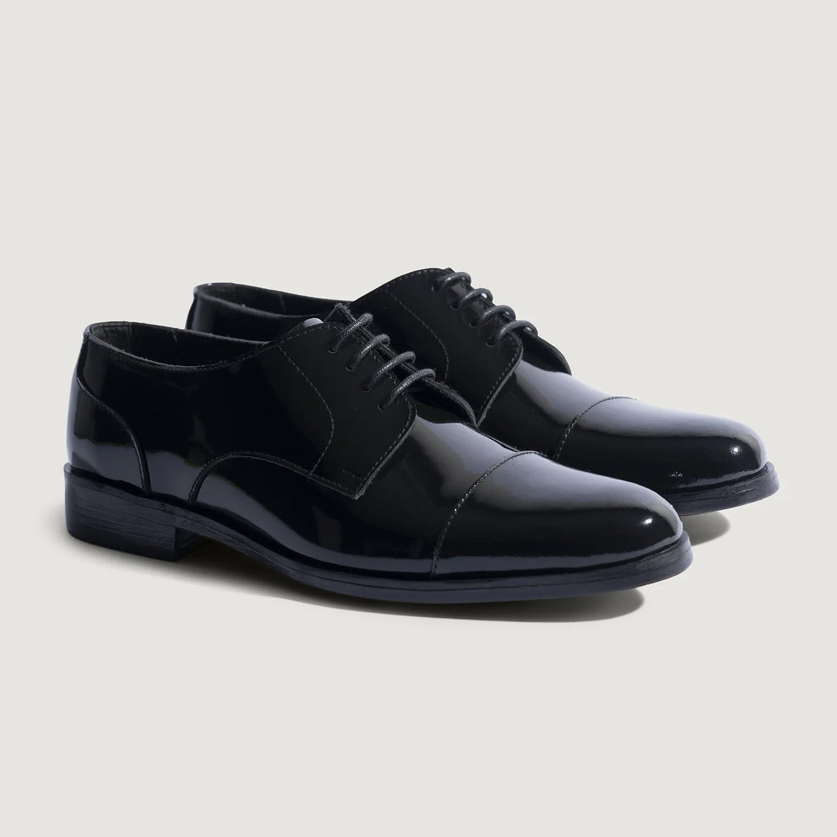 Attorney Derby Negro Zapatos de charol para Hombre For Men in Patent Black Full-Grain Leather - Vista de perfil | Comprar online