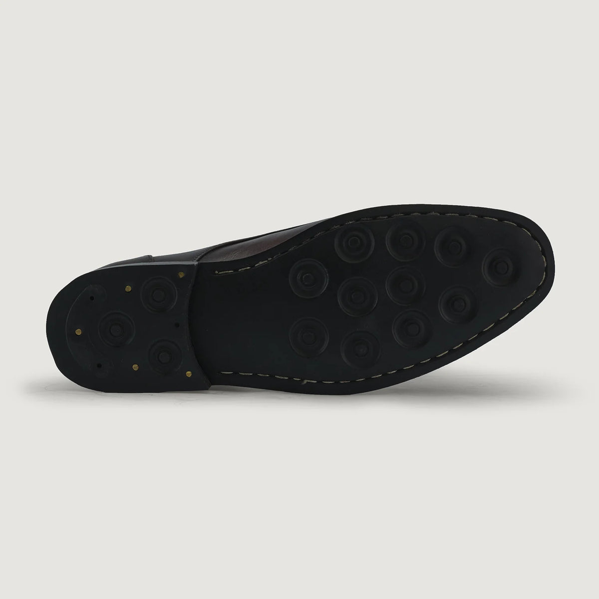 High-Traction Rubber Outsole & Lug Tread Pattern on Attorney Derby Burnished Marrón Zapatos de cuero para Hombre For Men
