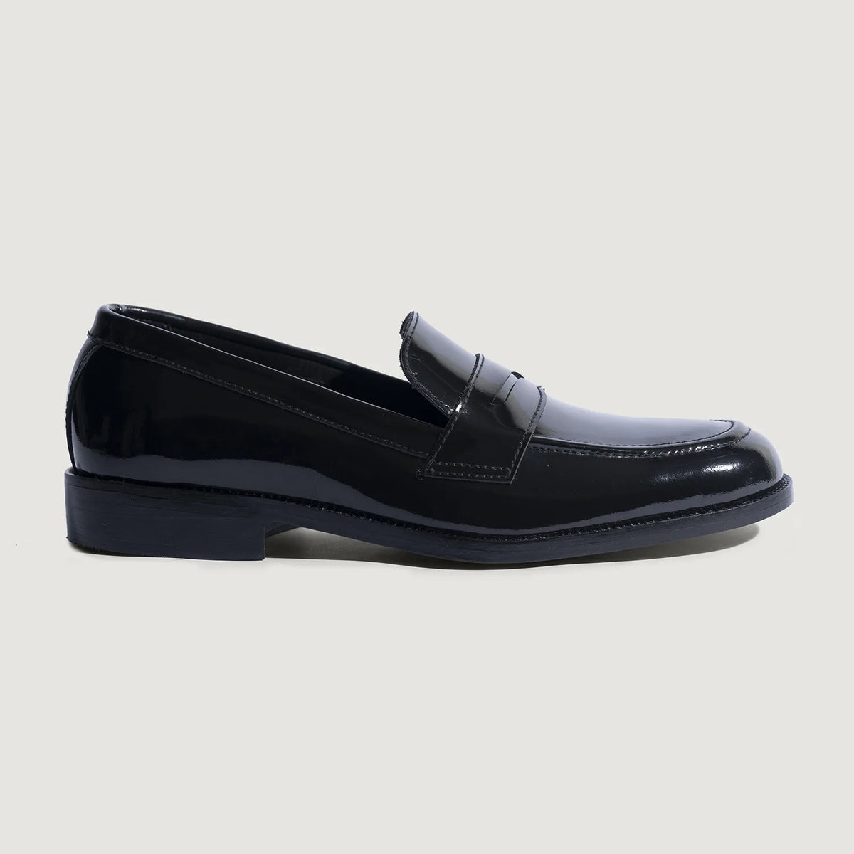 Patent Black Full-Grain leather Loafers - Construcción cosida Goodyear y puntera delantera