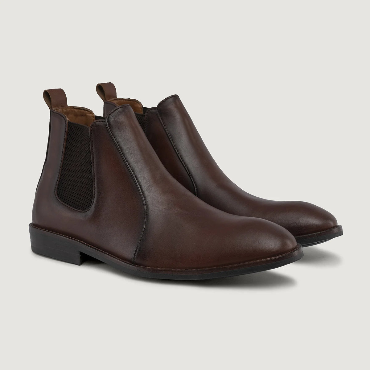 Clarkson Chelsea Brown Burnished Leather Boots StudGuard For Men in Burnished Brown Full-Grain Leather - Vista de perfil | Comprar online