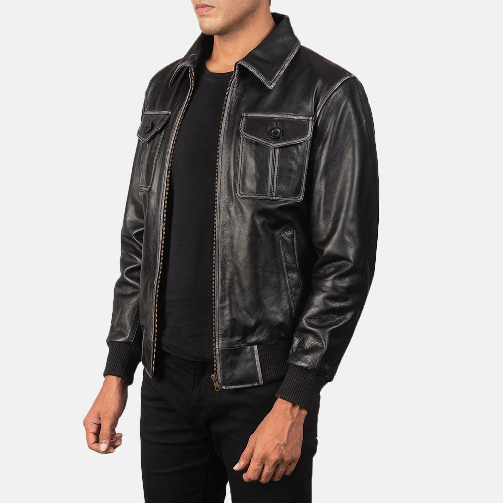 
Black Cowhide Leather Bomber Jacket - Vista posterior con hombros definidos y bajo impecable