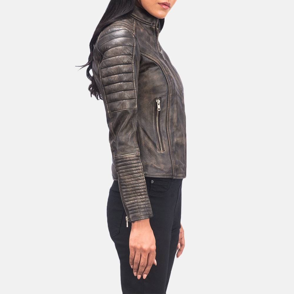 
Distressed Brown Goatskin Leather Biker Jacket - Vista posterior con hombros definidos y bajo impecable