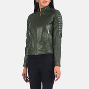 Detalle de cerca of Band &amp; Zipper Hardware on Women's Adalyn Acolchado Verde Chaqueta Biker de Cuero para Mujer