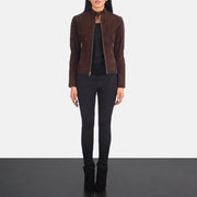 Detalle de cerca of Band &amp; Zipper Hardware on Women's Adalyn Acolchado Mocha Suede Chaqueta Biker de Cuero para Mujer