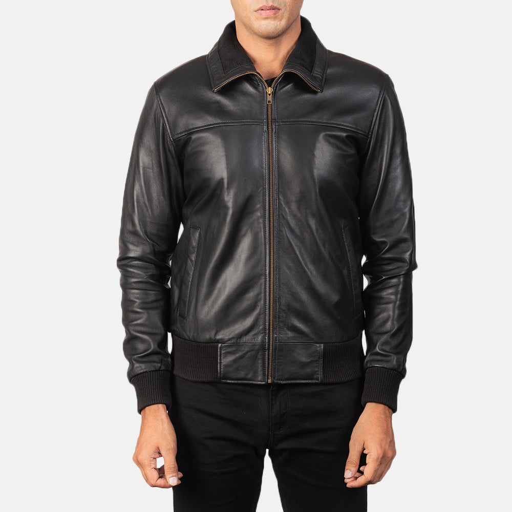 Detalle de cerca of Rib Knit &amp; Zipper Hardware on Men's Air Rolf Negro Cazadora Bomber de Cuero para Hombre