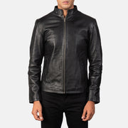 Men's Alex Black Leather Biker Jacket - Vista de perfil lateral con corte ergonómico de manga