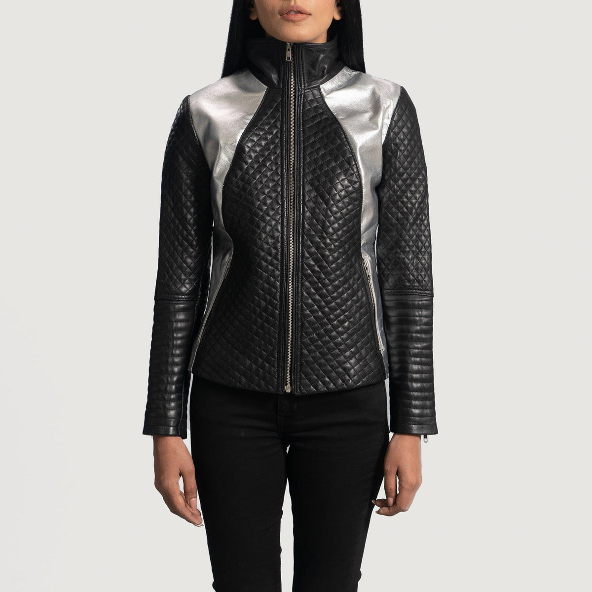 Women's Alia Metallic Negro Chaqueta Biker de Cuero para Mujer - Vista de perfil lateral con corte ergonómico de manga