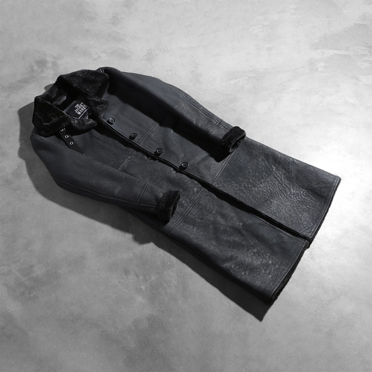 
Open Hem & Hem Craftsmanship Construction Detail on Alina Shearling Negro Abrigo de Cuero para Mujer