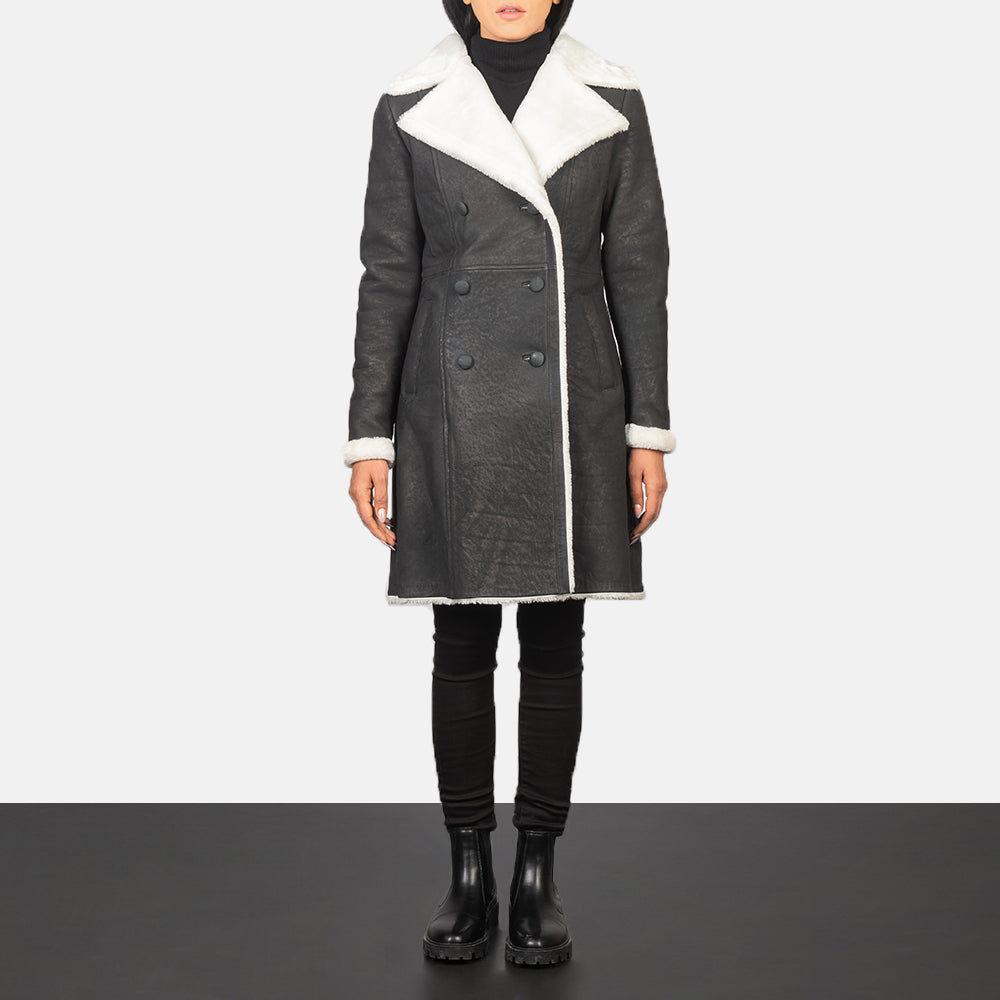 
Amie Black Double Breasted Shearling Coat in Black Sheepskin Snuffed - Vista frontal y silueta entallada | Comprar online