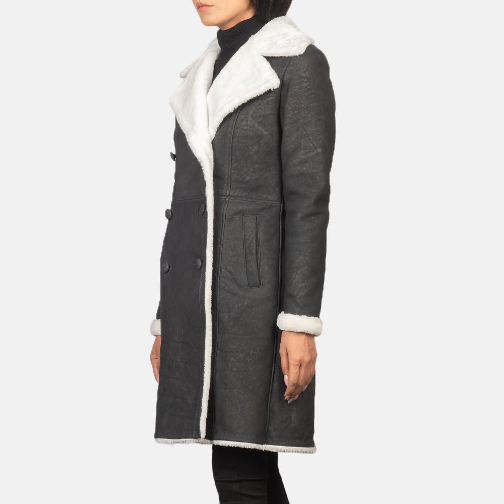 
Black Sheepskin Snuffed Aviator Jacket - Vista posterior con hombros definidos y bajo impecable