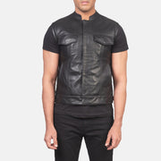 
Vista de detalle of Band & Zipper with Button Flap Hardware on Atlas Moto Negro Chaleco de Cuero para Hombre