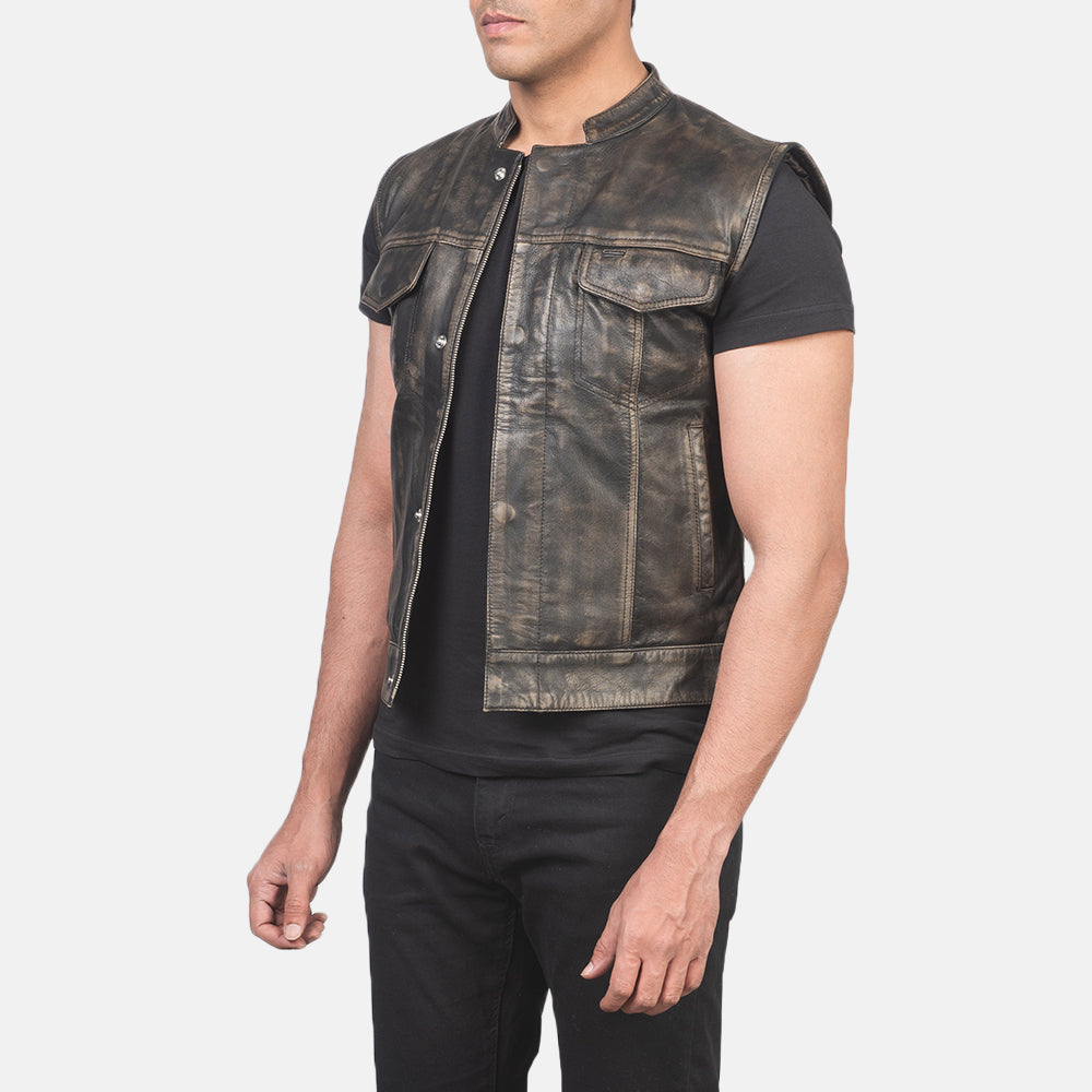 
Distressed Brown Sheepskin Leather Biker Jacket - Vista posterior con hombros definidos y bajo impecable