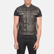 
Vista de detalle of Band & Zipper with Button Flap Hardware on Atlas Moto Marrón Envejecido Chaleco de Cuero para Hombre