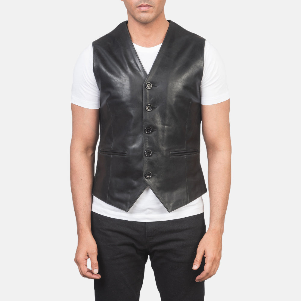 
Vista de detalle of Classic Collar & 5 Button Hardware on Auden Negro Chaleco de Cuero para Hombre
