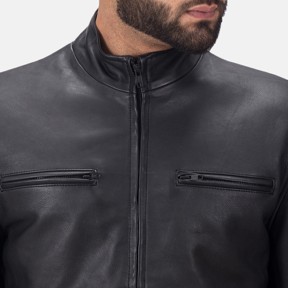 Detalle de cerca of High neck &amp; Zipper Hardware on Austere Matte Negro Chaqueta Biker de Cuero para Hombre