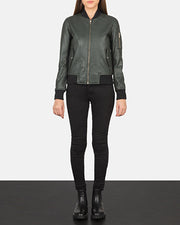 Ava Ma-1 Green Leather Bomber Jacket - Vista de perfil lateral con corte ergonómico de manga