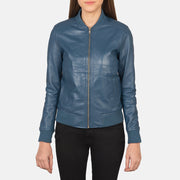 
Vista de detalle of Varsity - Rib Knit & Zipper with Wind Flap Hardware on Bliss Azul Chaqueta Bomber de Cuero para Mujer