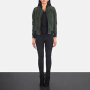 Women's Bliss Verde Suede Cazadora Bomber de Cuero para Mujer - Vista de perfil lateral con corte ergonómico de manga