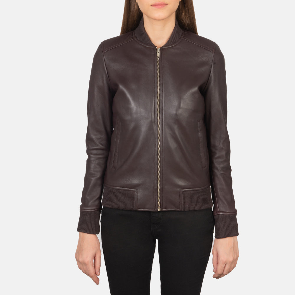 Detalle de cerca of Varsity - Rib Knit &amp; Zipper with Wind Flap Hardware on Women's Bliss Granate Cazadora Bomber de Cuero para Mujer