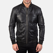 Detalle de cerca of Rib Knit &amp; Zipper Hardware on Men's Bomia Ma-1 Black Leather Bomber Jacket