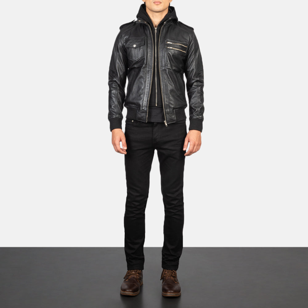 Men's Bravado Black Hooded Leather Bomber Jacket - Vista de perfil lateral con corte ergonómico de manga
