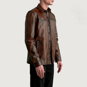 
Bronco Marrón Envejecido Leather Shirt para Hombre - Vista posterior con hombros definidos y bajo impecable