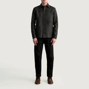 Detalle de cerca of Shirt &amp; Buttons Hardware on Bronco Tumbled Marrón Leather Shirt para Hombre