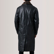 Detalle de cerca of Notch &amp; Button Hardware on Cai Negro Leather Shearling Abrigo de Cuero para Hombre For Men
