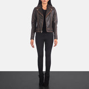 
Carolyn Quilted Vintage Brown Biker Jacket - Vista lateral mostrando el corte ergonómico de mangas