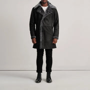 Charles Brown Suede Leather Shearling Double-Breasted Coat - Vista de perfil lateral con corte ergonómico de manga