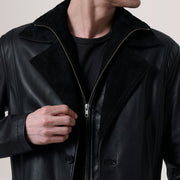 
Vista interior Showing Quilted Polyester Lining & Dos bolsillos interiores de utilidad