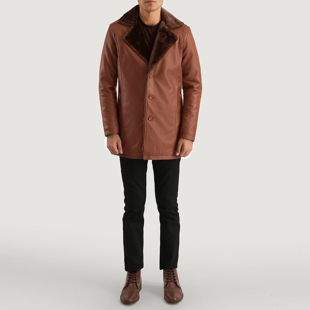 
Canela Marrón Leather Fur Abrigo de Cuero para Hombre - Vista lateral mostrando el corte ergonómico de mangas