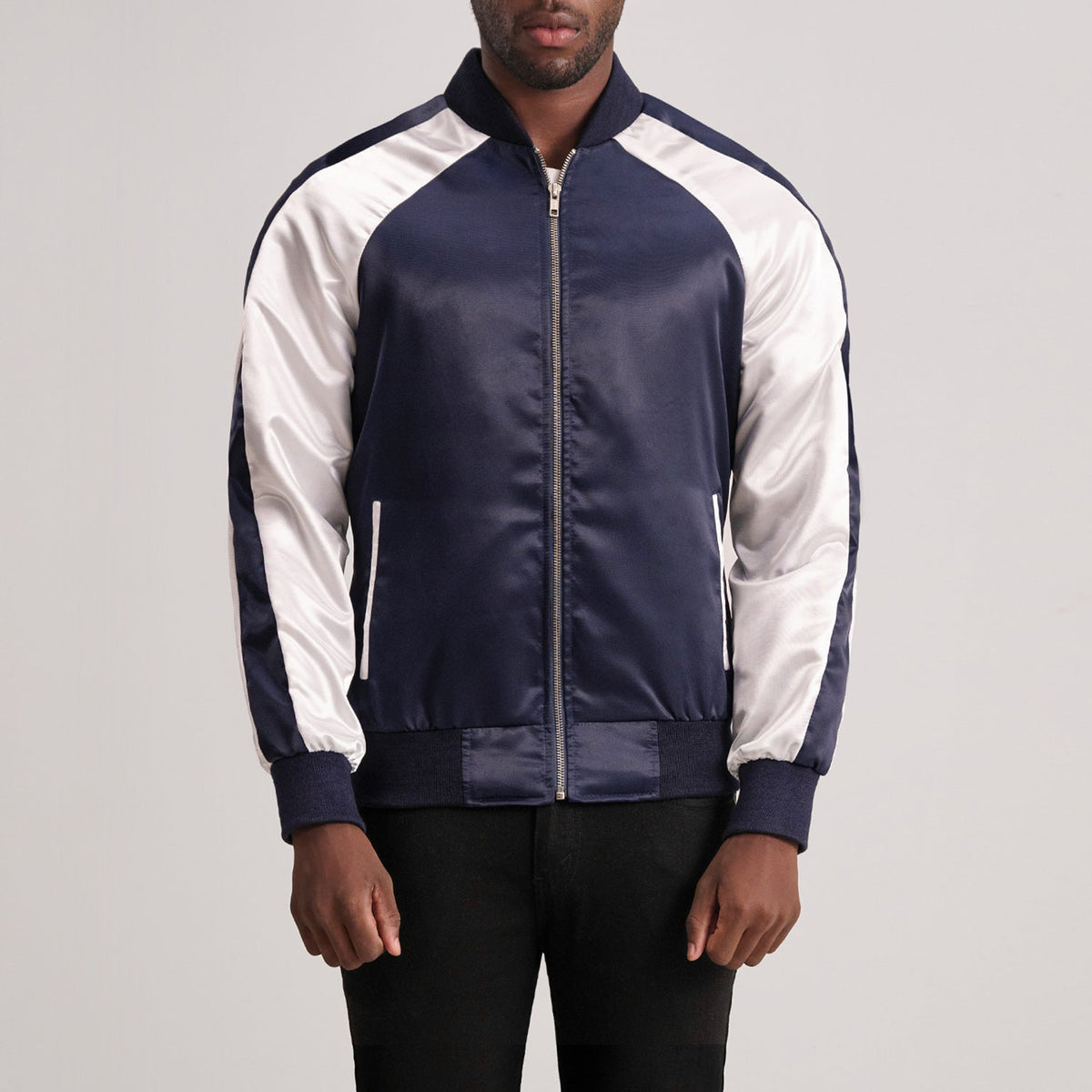 
Clarke Azul Varsity Chaqueta de Cuero para Hombre in Blue & White Satin - Vista frontal y silueta entallada | Comprar online