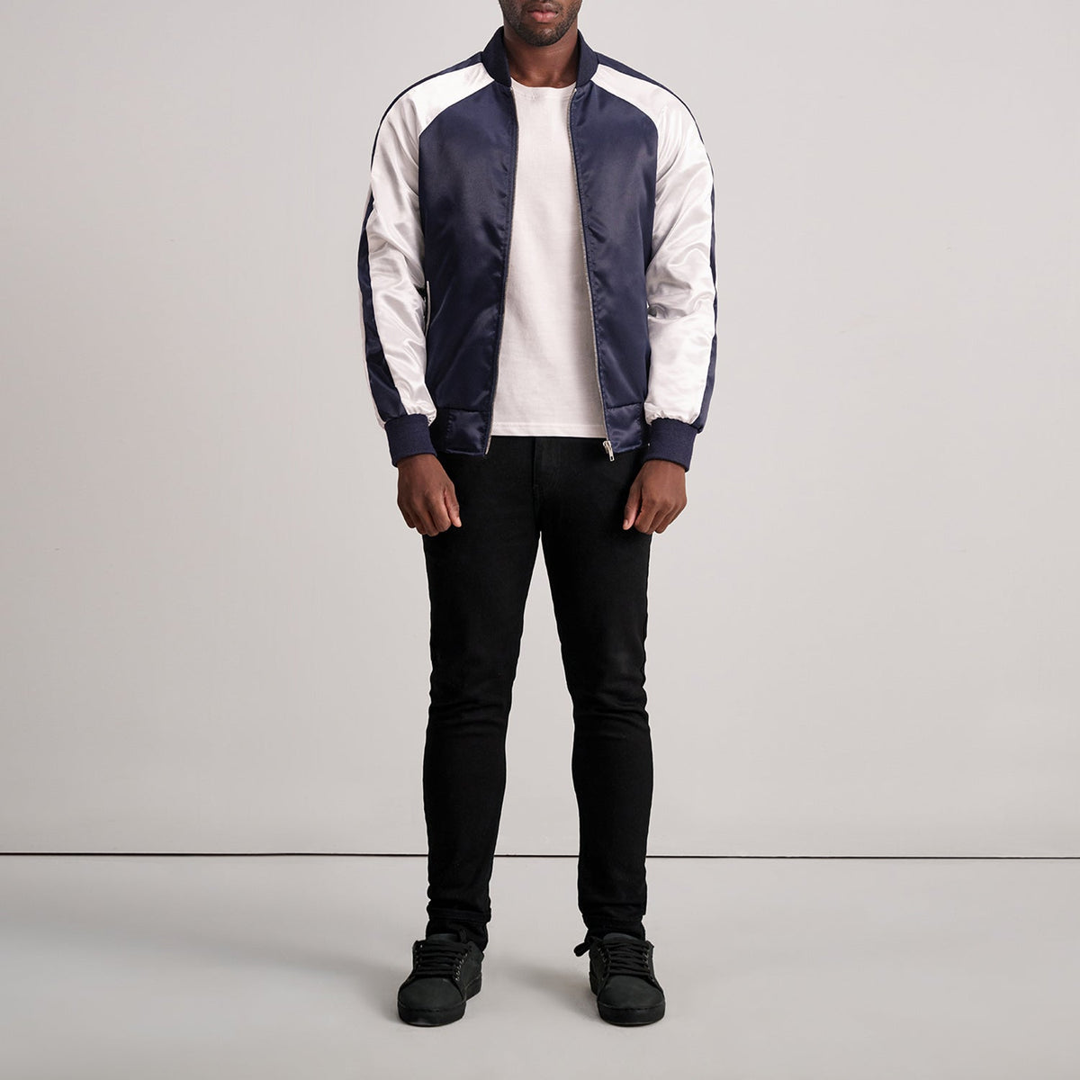 
Vista de detalle of Varsity & Zipper Hardware on Clarke Azul Varsity Chaqueta de Cuero para Hombre
