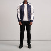 
Vista de detalle of Varsity & Zipper Hardware on Clarke Azul Varsity Chaqueta de Cuero para Hombre