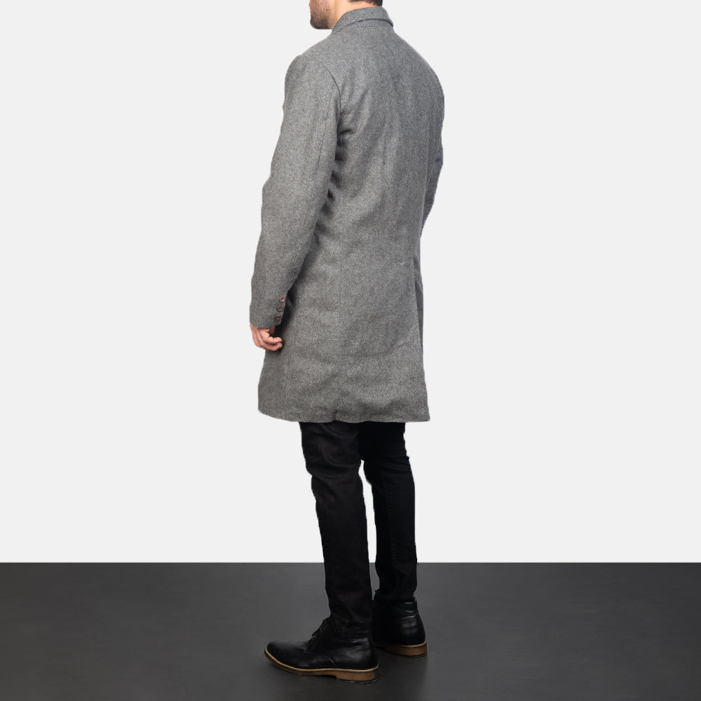 Detalle de cerca of Notch &amp; Button Hardware on Men's Claud Grey Wool Double Breasted Coat