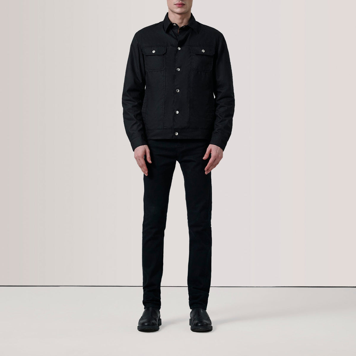 Black Waxed Cotton Canvas Leather Jacket - Vista trasera con ajuste entallado en hombros y bajo impecable