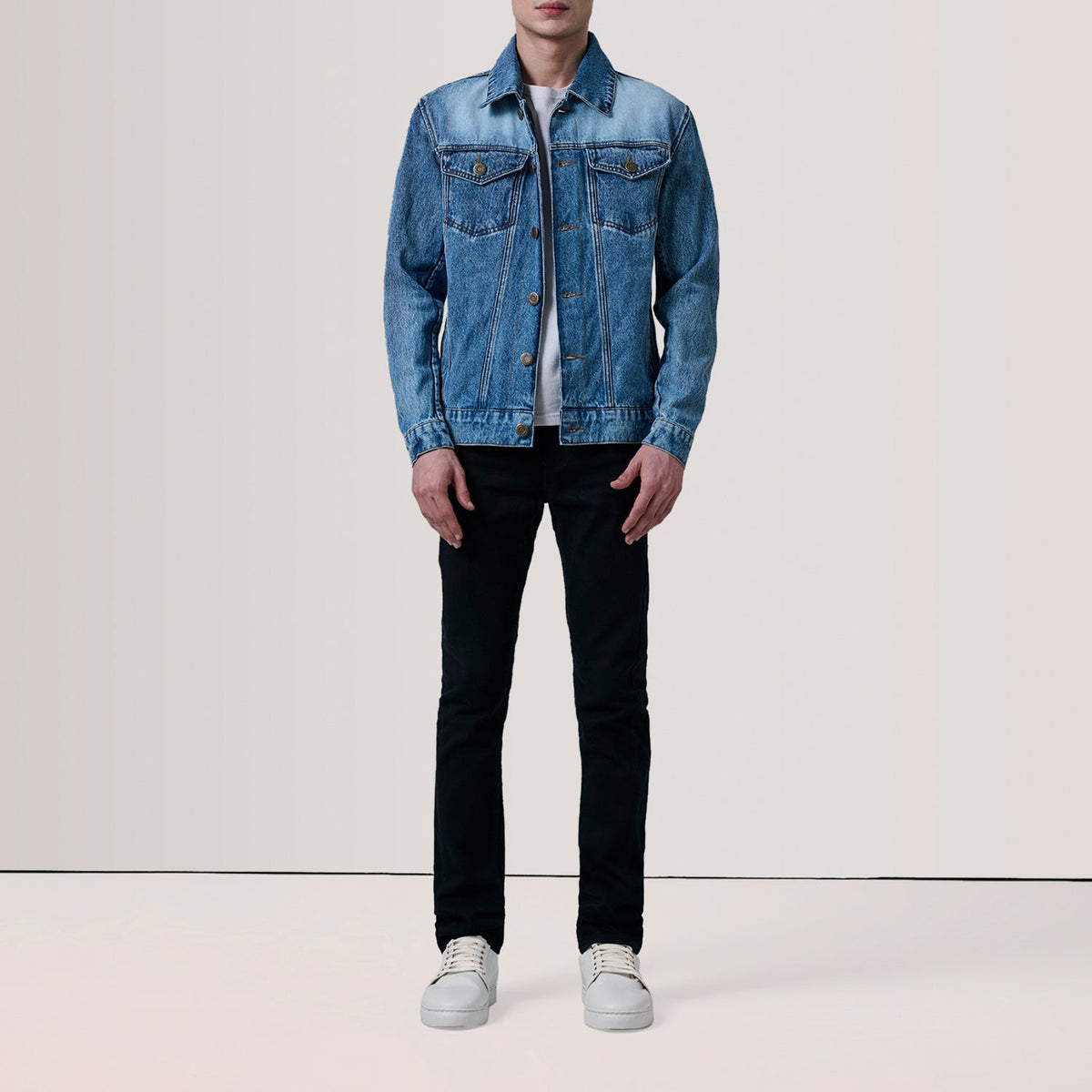 Ice Blue Full-Grain leather Jacket - Vista trasera con ajuste entallado en hombros y bajo impecable