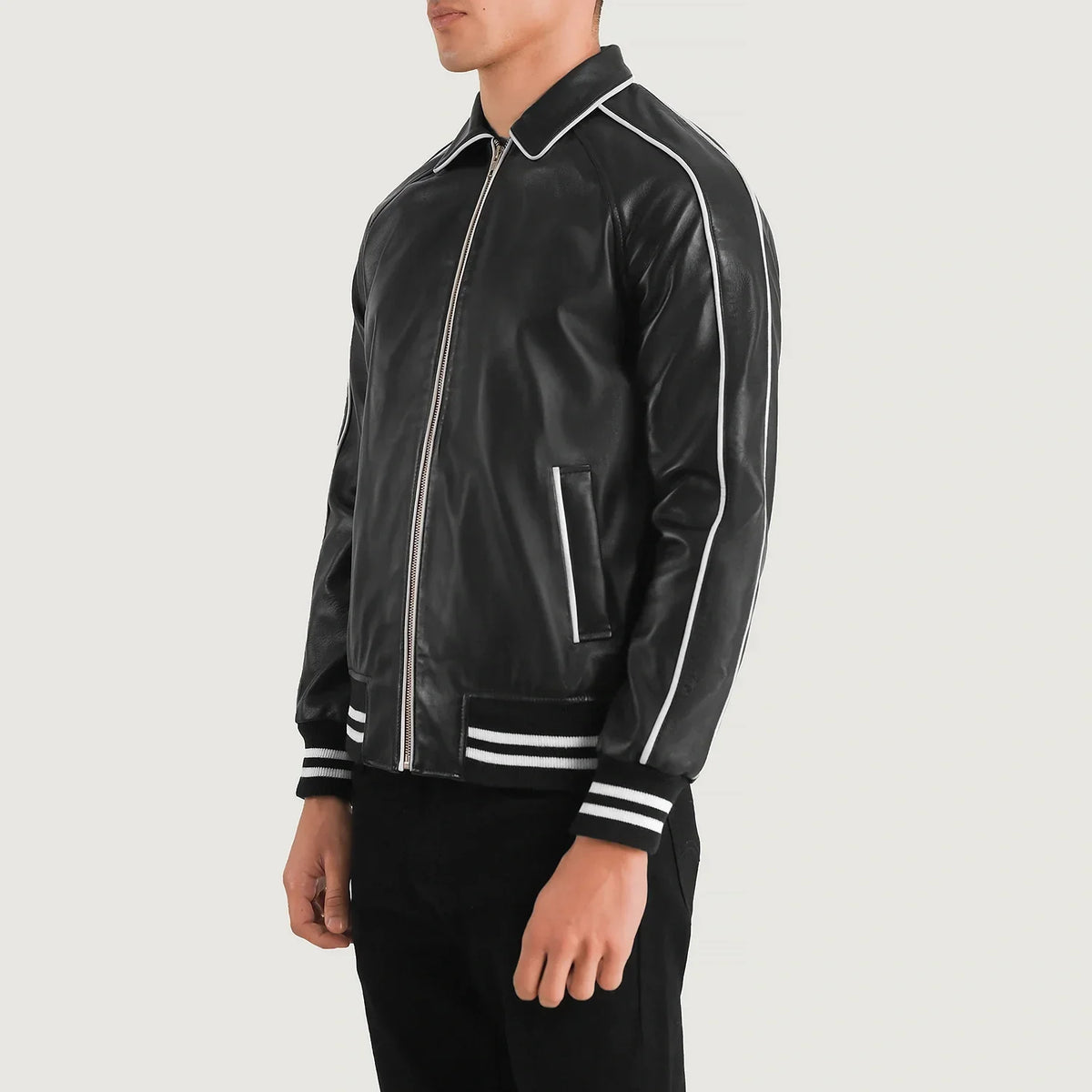 
Black Sheepskin Leather Varsity Jacket - Vista posterior con hombros definidos y bajo impecable