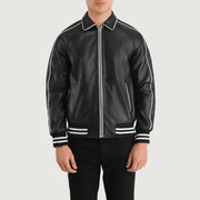 
Vista de detalle of Shirt collar & Zipper Hardware on Cooper Negro Leather Varsity Chaqueta de Cuero para Hombre