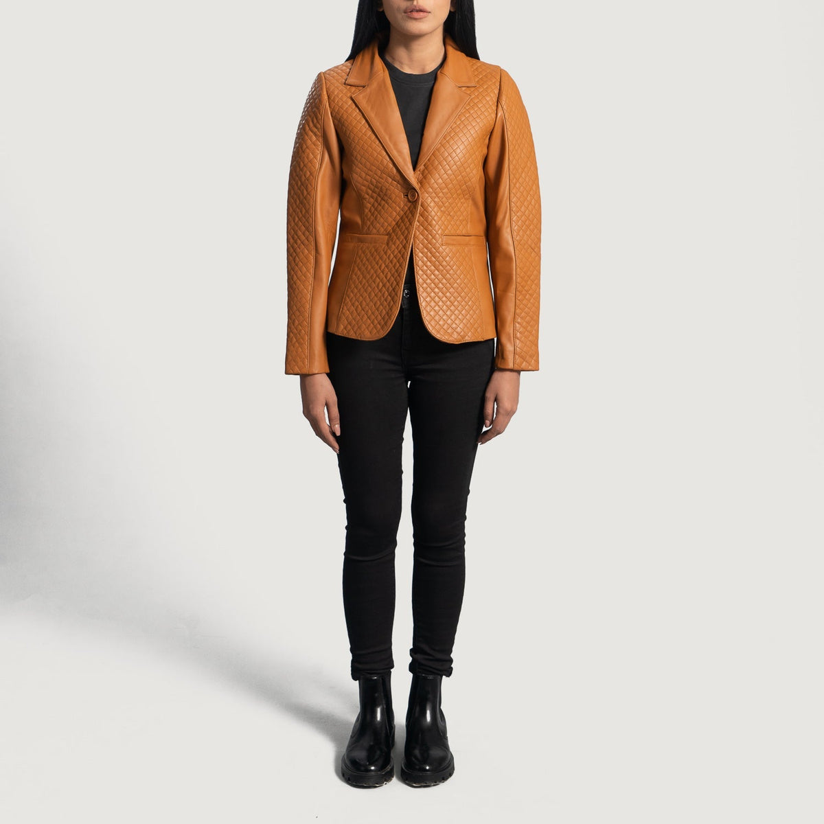 
Cora Acolchado Marrón Blazer de Cuero de Cuero para Mujer - Vista lateral mostrando el corte ergonómico de mangas