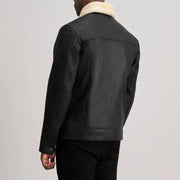 Detalle de cerca of Classic Collar &amp; Button Hardware on Dallis Tumbled Black Shearling Trucker Jacket