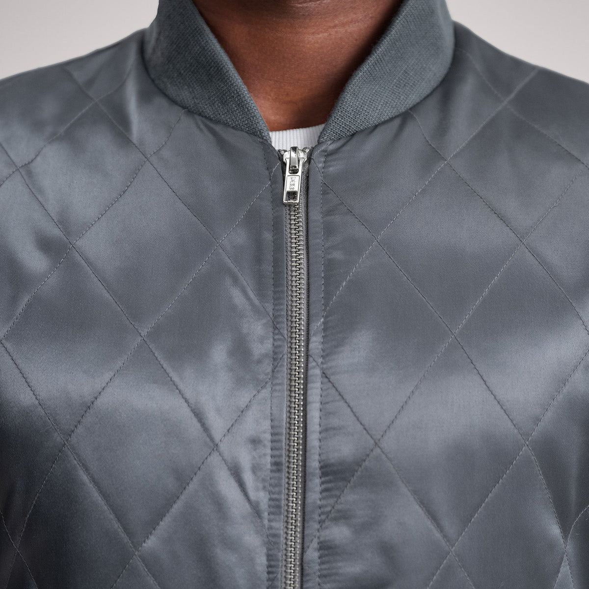 
Vista interior Showing Polyester Lining & Dos bolsillos interiores de utilidad